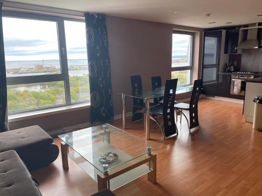 Modern 2 Bed Apartment With Stunning Seaside View 爱丁堡 外观 照片