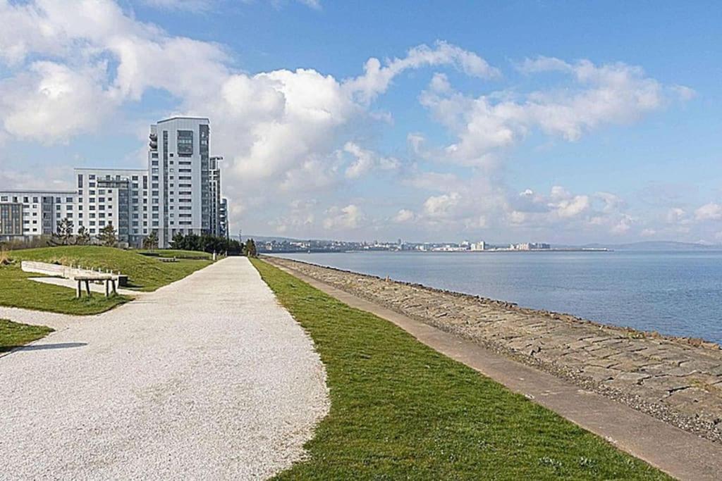 Modern 2 Bed Apartment With Stunning Seaside View 爱丁堡 外观 照片